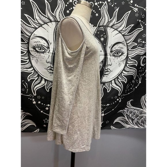 Acemi cold shoulder light gray knit top Fits M/L - Picture 2 of 4